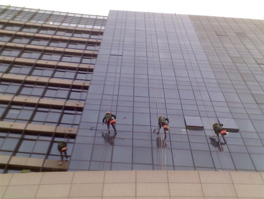 高空外墻清洗需要具備哪些資質?