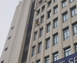 外墻清洗用什么清潔劑？