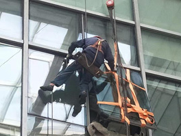 單元式玻璃幕墻的可更換性:關鍵因素和解決方案