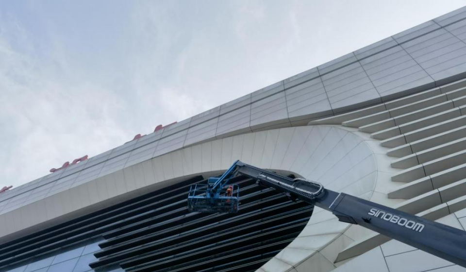 熱烈慶祝|蕪湖高鐵站高空保潔服務項目圓滿竣工